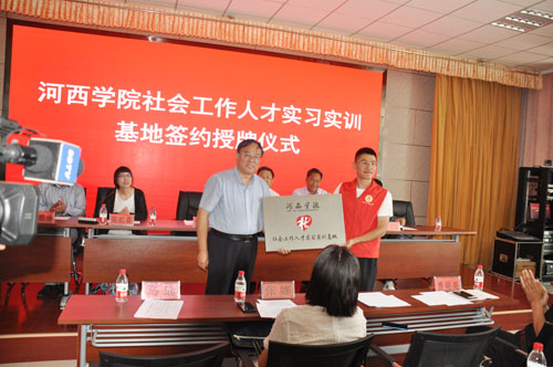http://www10.hxu.edu.cn/__local/B/FA/25/06E020FB720F2F5C1257AF2F687_B9EEB856_13A9E.jpg